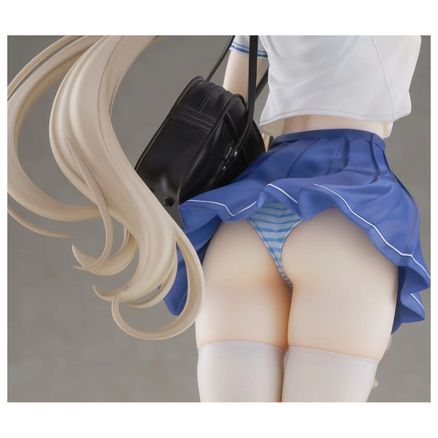 KoiKoi Sakura PVC figura 1/6 Momoko Uniform Ver. 27 cm termékfotó