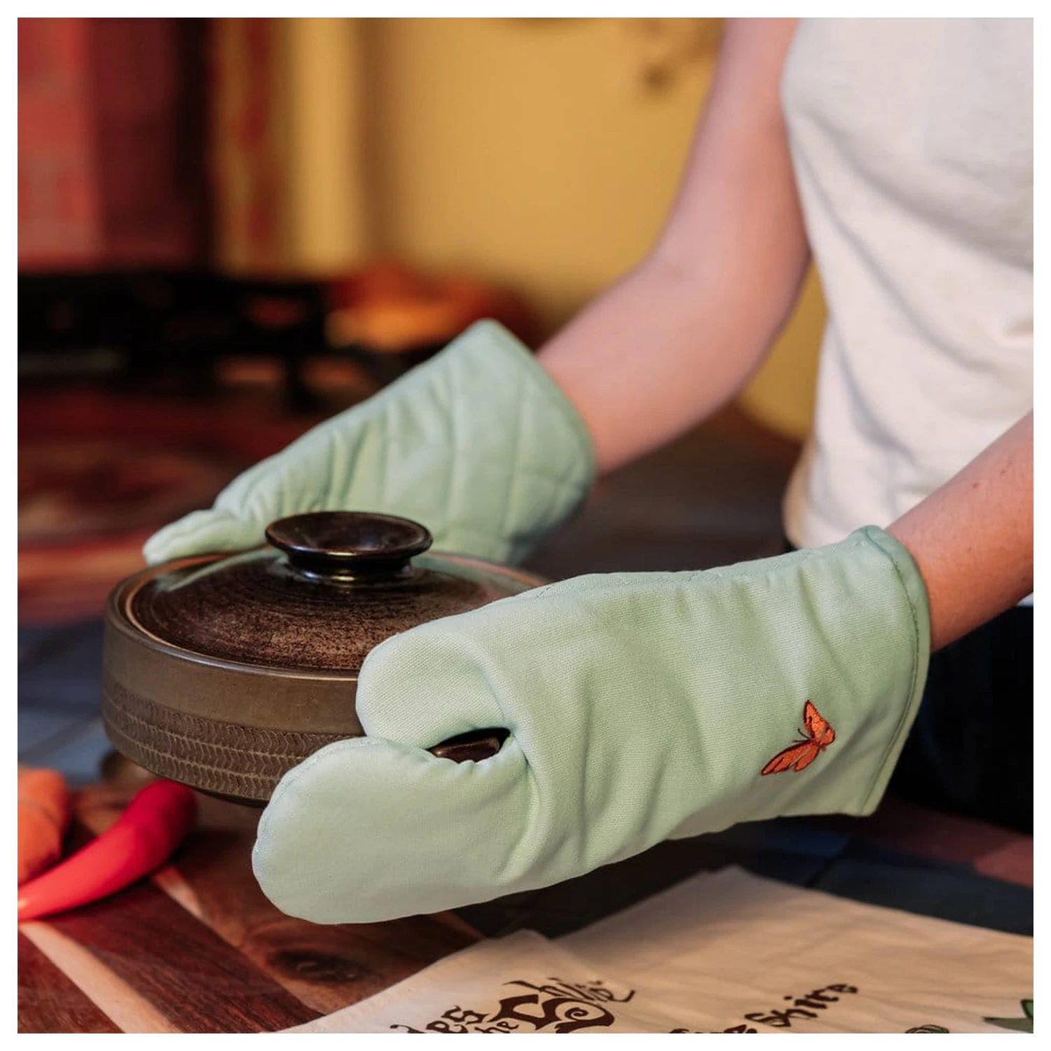 Lord of the Rings Butterfly of The Shire (Tales of the Shire (2025)) sütőkesztyű 30 cm  termékfotó