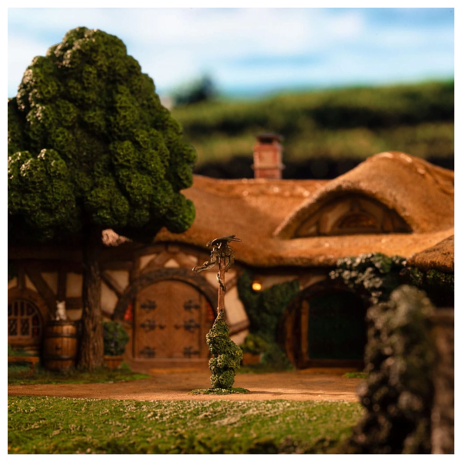Lord of the Rings The Green Dragon Inn szobor figura termékfotó