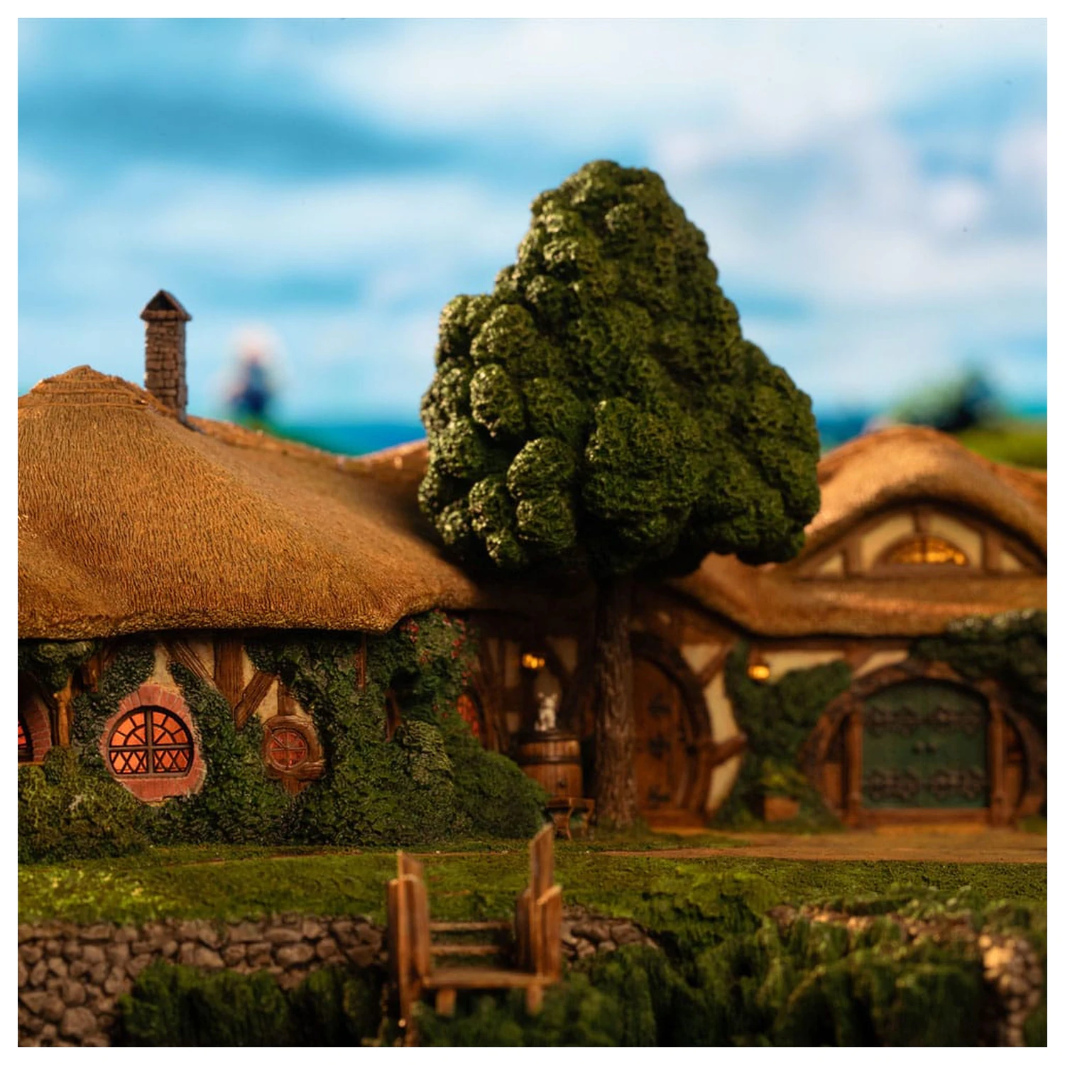 Lord of the Rings The Green Dragon Inn szobor figura termékfotó