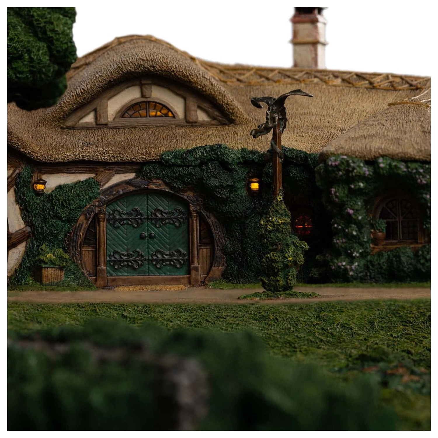 Lord of the Rings The Green Dragon Inn szobor figura termékfotó