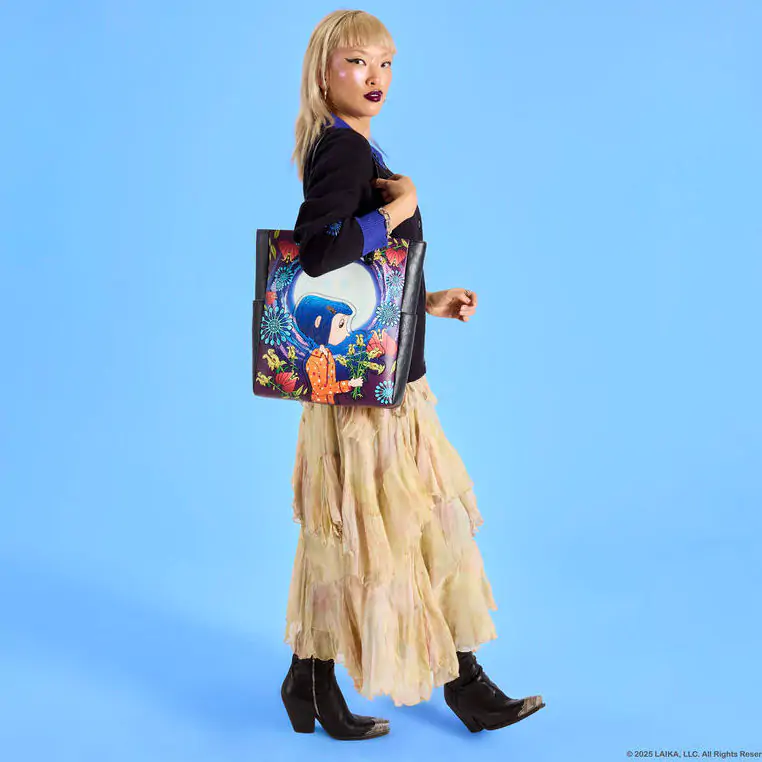 Loungefly Coraline Worlds Laika bevásárlótáska termékfotó