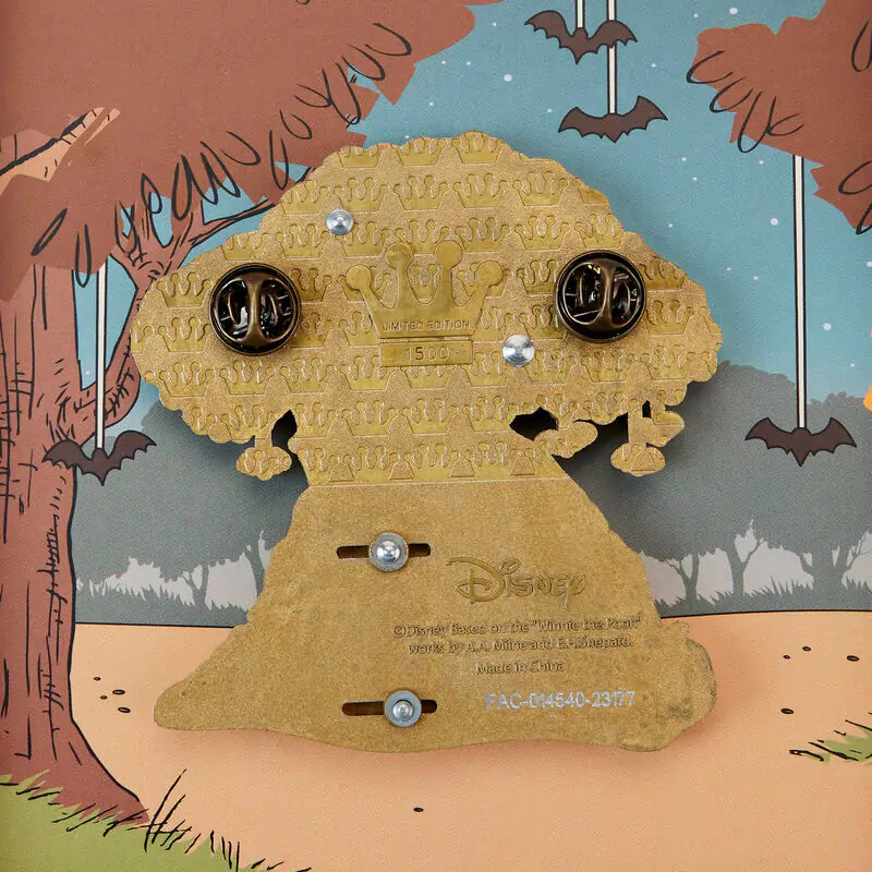 Loungefly Disney Micimackó Halloween Costume kitűző termékfotó