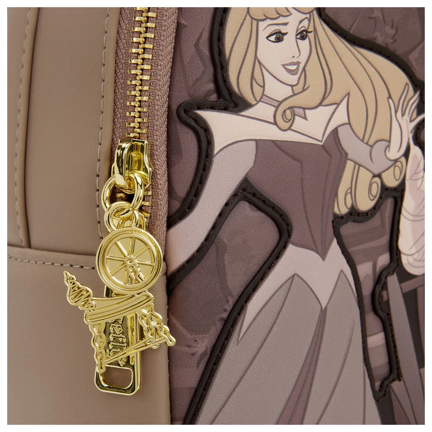 Loungefly Disney Sleeping Beauty & Maleficient Spinning Wheel táska hátizsák 26cm termékfotó