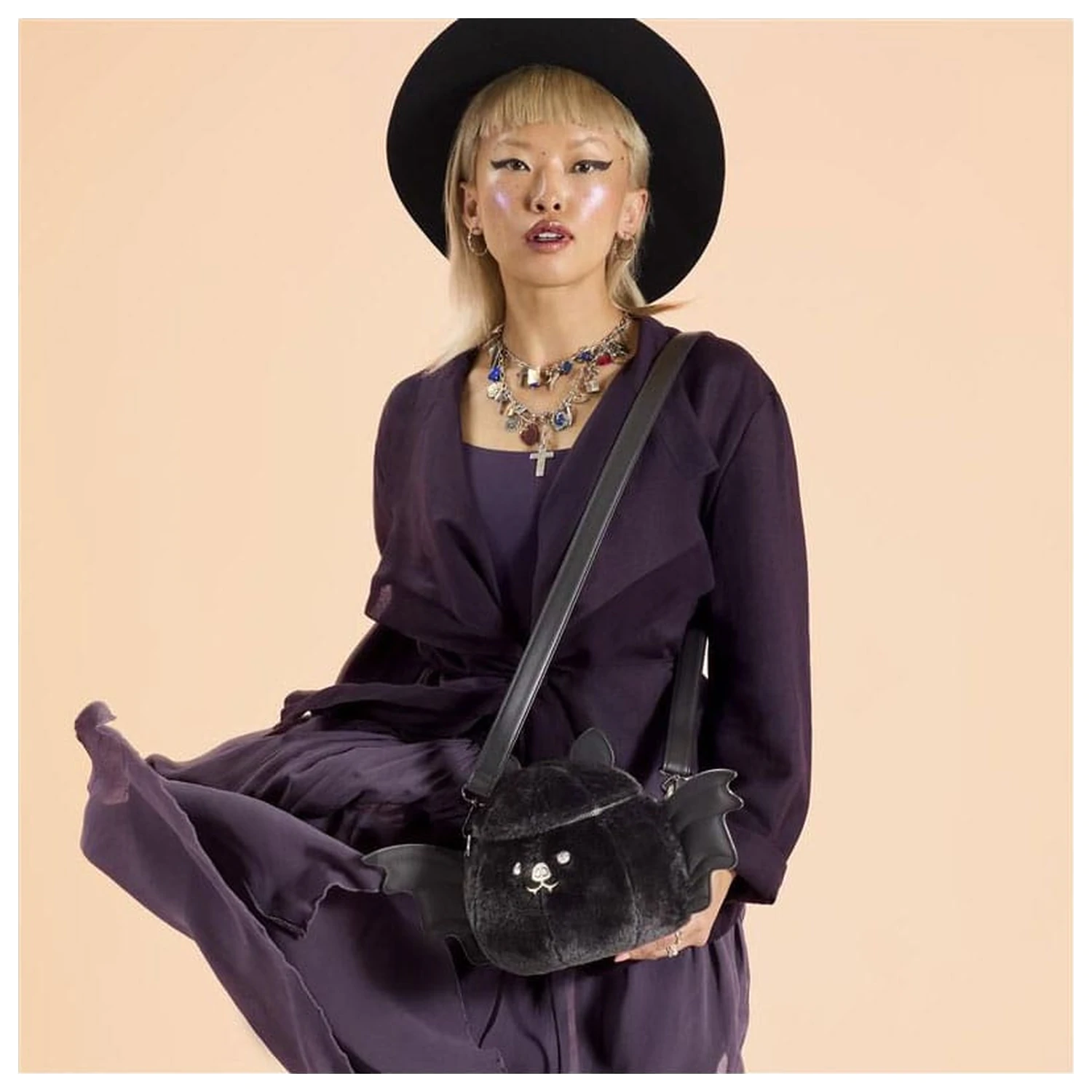 Loungefly Figural Bat keresztpántos táska  termékfotó