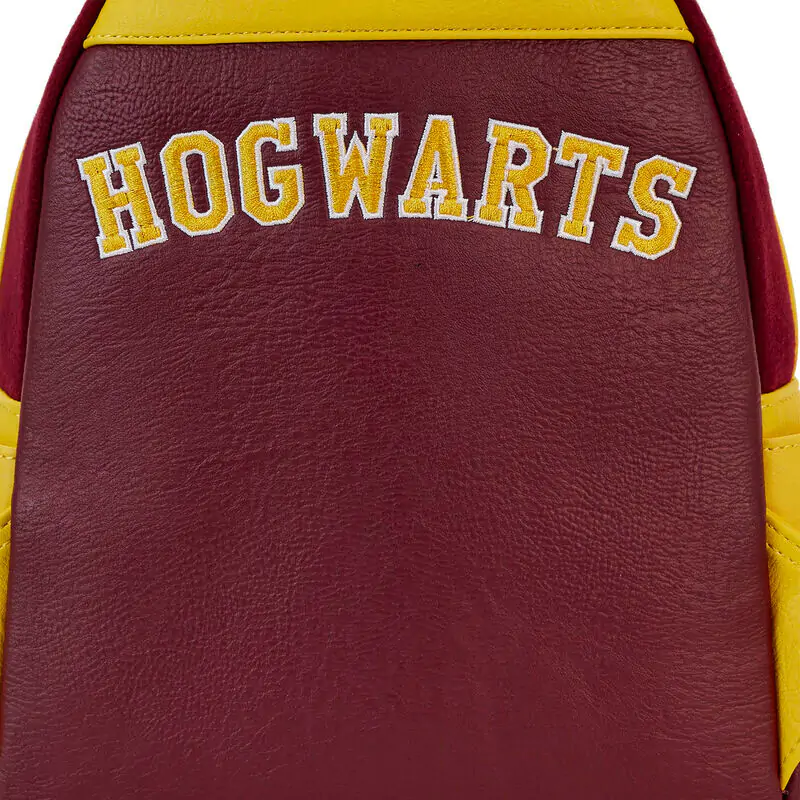 Loungefly Harry Potter Hogwarts Crest Varsity Jacket táska hátizsák 26cm termékfotó