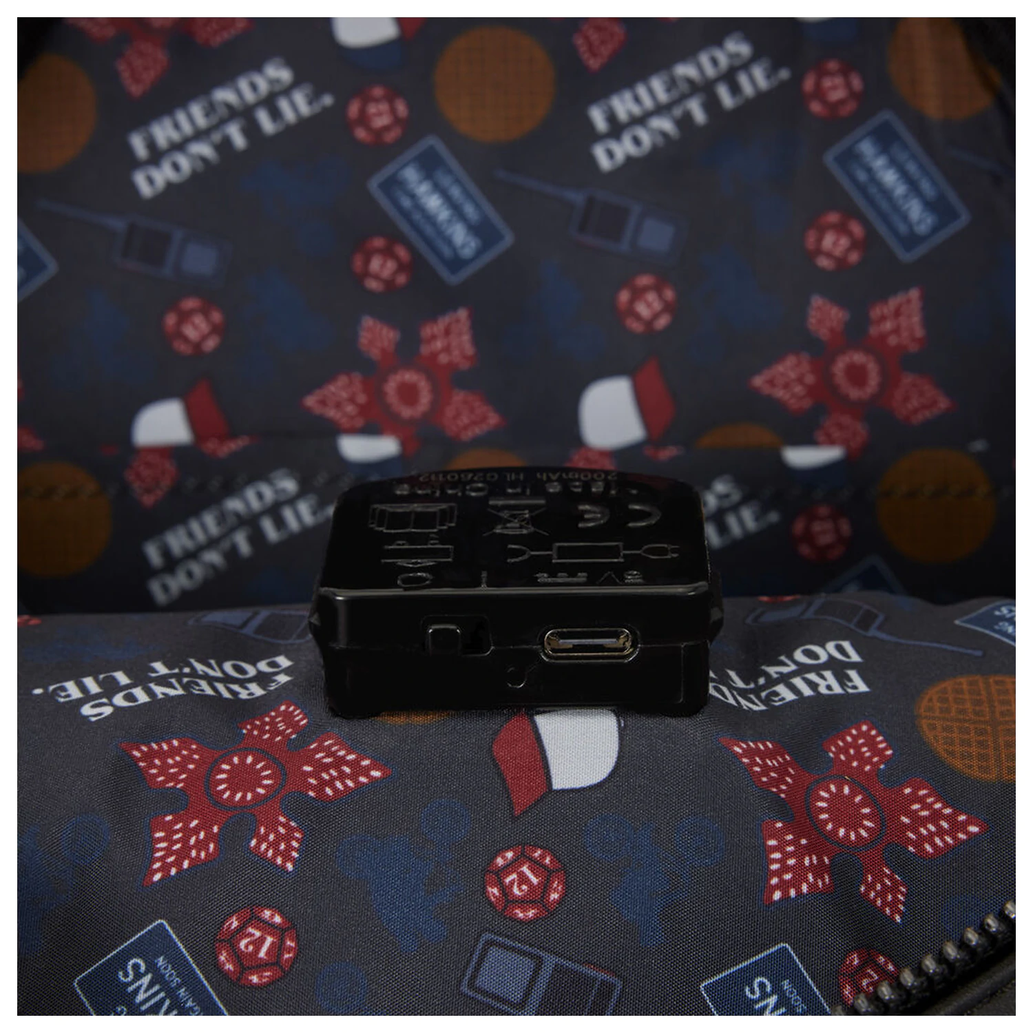 Loungefly Stranger Things 10th Anniversary táska hátizsák 26cm termékfotó