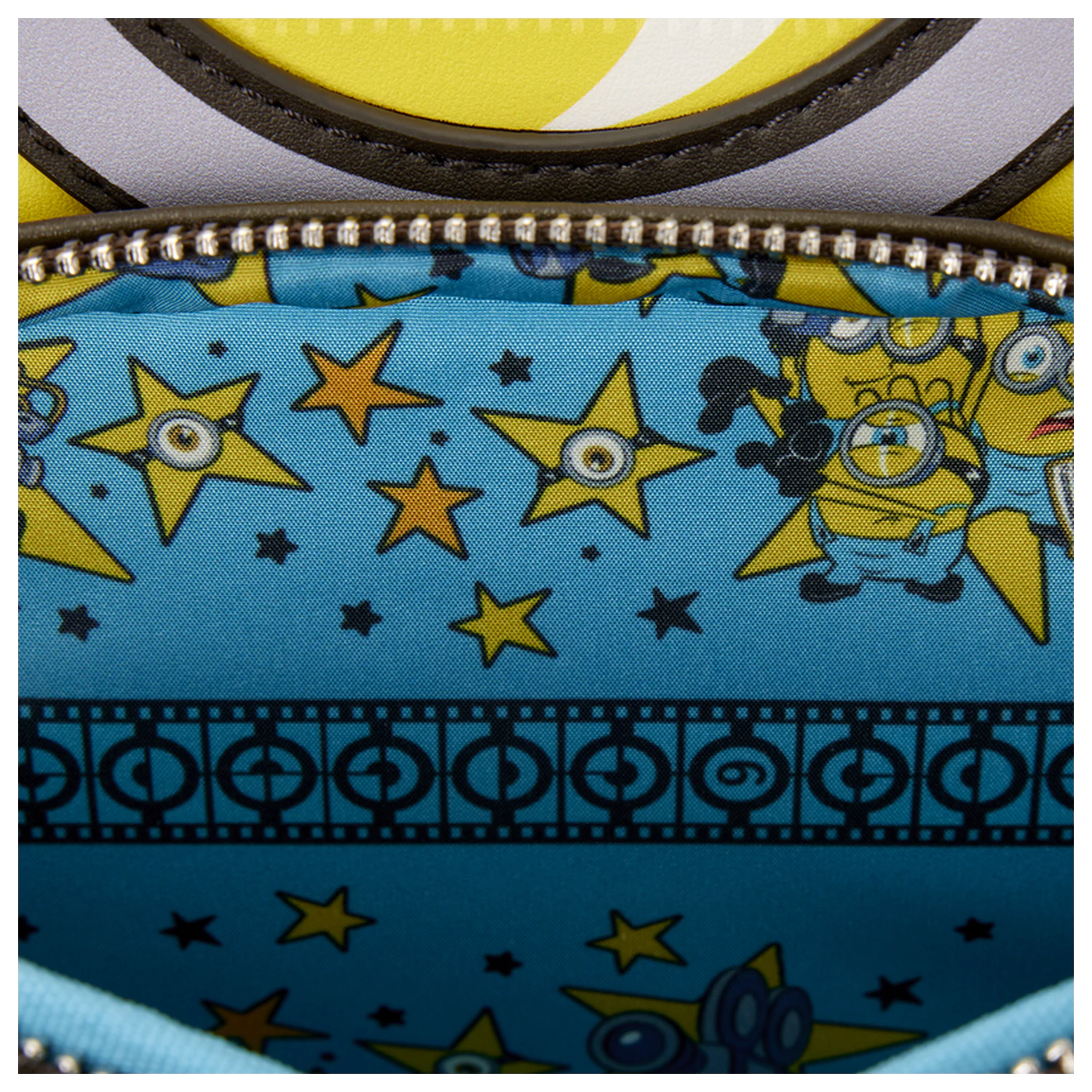 Loungefly Universal Minions 3 táska hátizsák 26cm termékfotó