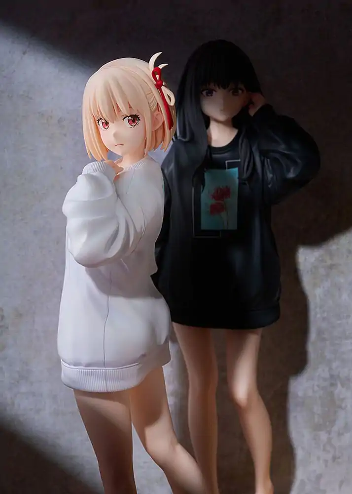 Lycoris Recoil 1/7 Chisato Nishikigi: Oversized Sweatshirt Ver. PVC szobor figura 25 cm termékfotó