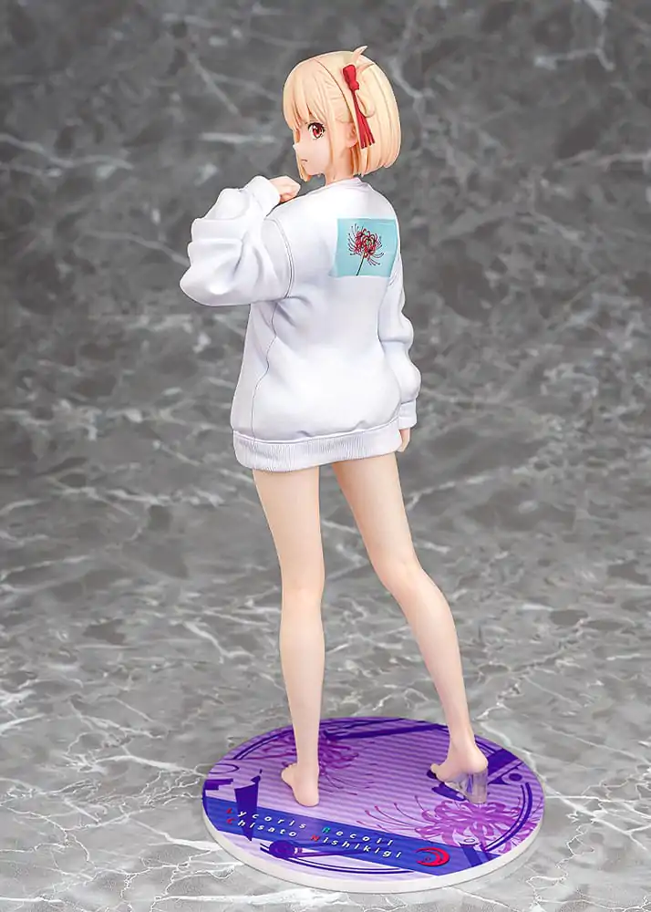 Lycoris Recoil 1/7 Chisato Nishikigi: Oversized Sweatshirt Ver. PVC szobor figura 25 cm termékfotó
