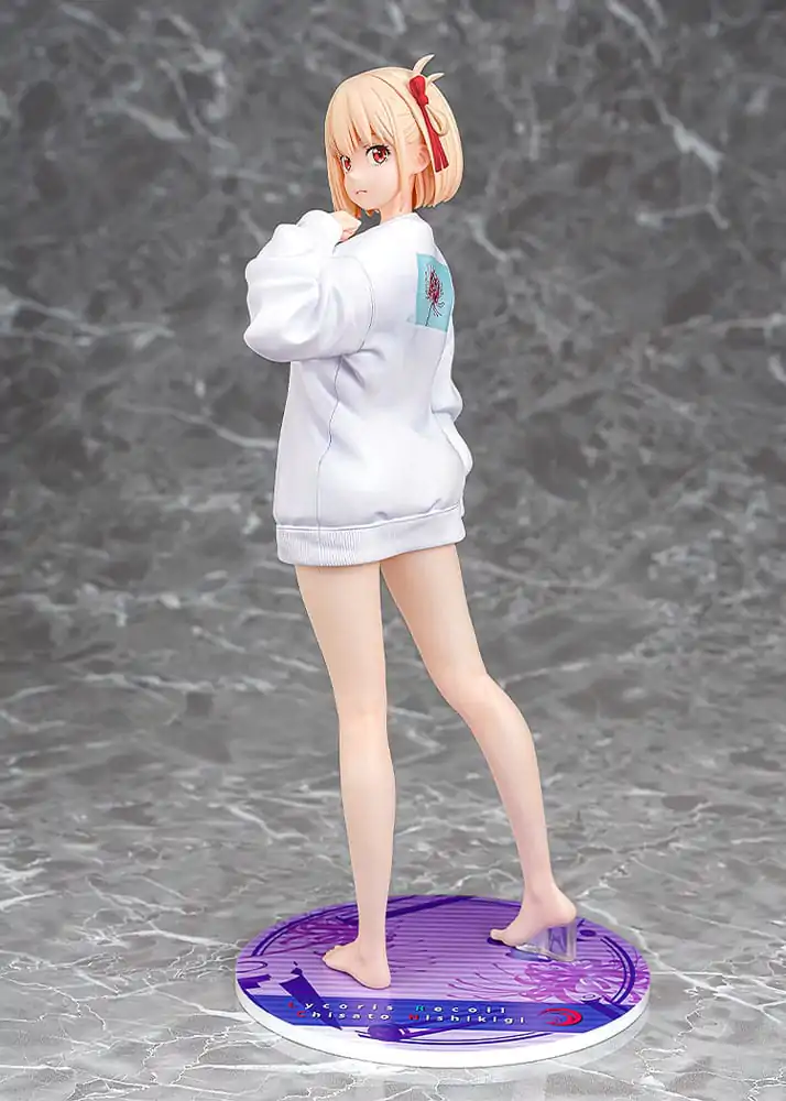 Lycoris Recoil 1/7 Chisato Nishikigi: Oversized Sweatshirt Ver. PVC szobor figura 25 cm termékfotó