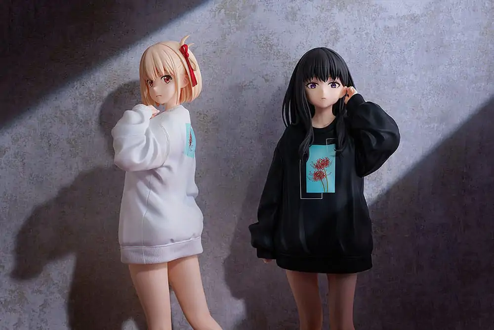 Lycoris Recoil 1/7 Chisato Nishikigi: Oversized Sweatshirt Ver. PVC szobor figura 25 cm termékfotó
