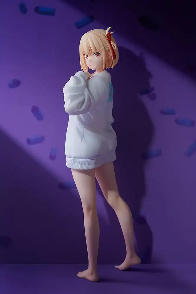Lycoris Recoil 1/7 Chisato Nishikigi: Oversized Sweatshirt Ver. PVC szobor figura 25 cm termékfotó