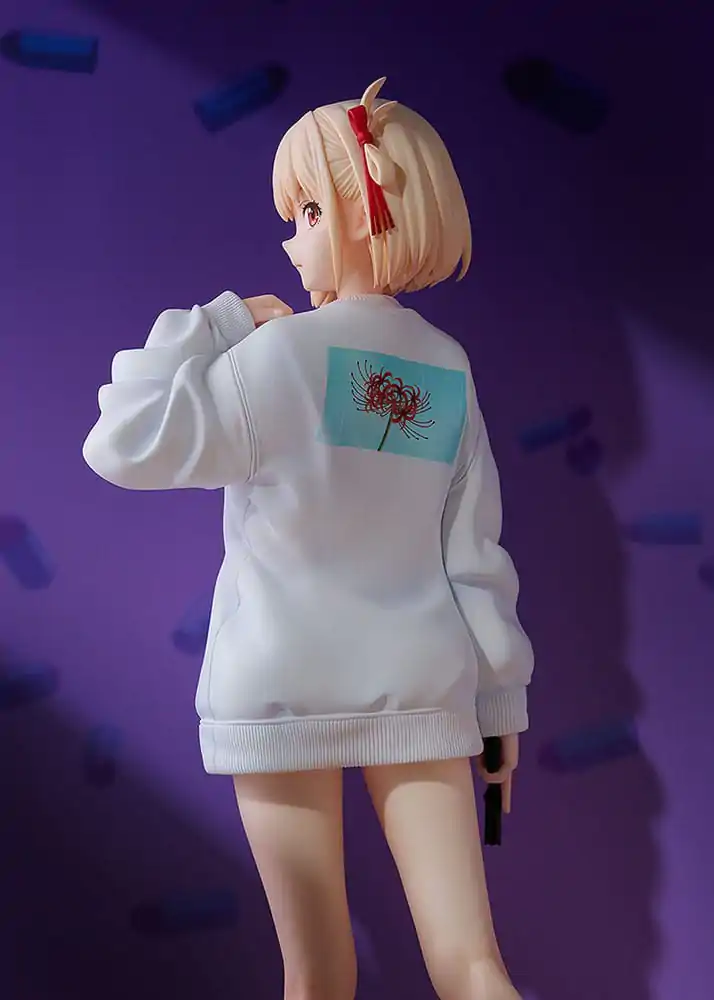 Lycoris Recoil 1/7 Chisato Nishikigi: Oversized Sweatshirt Ver. PVC szobor figura 25 cm termékfotó