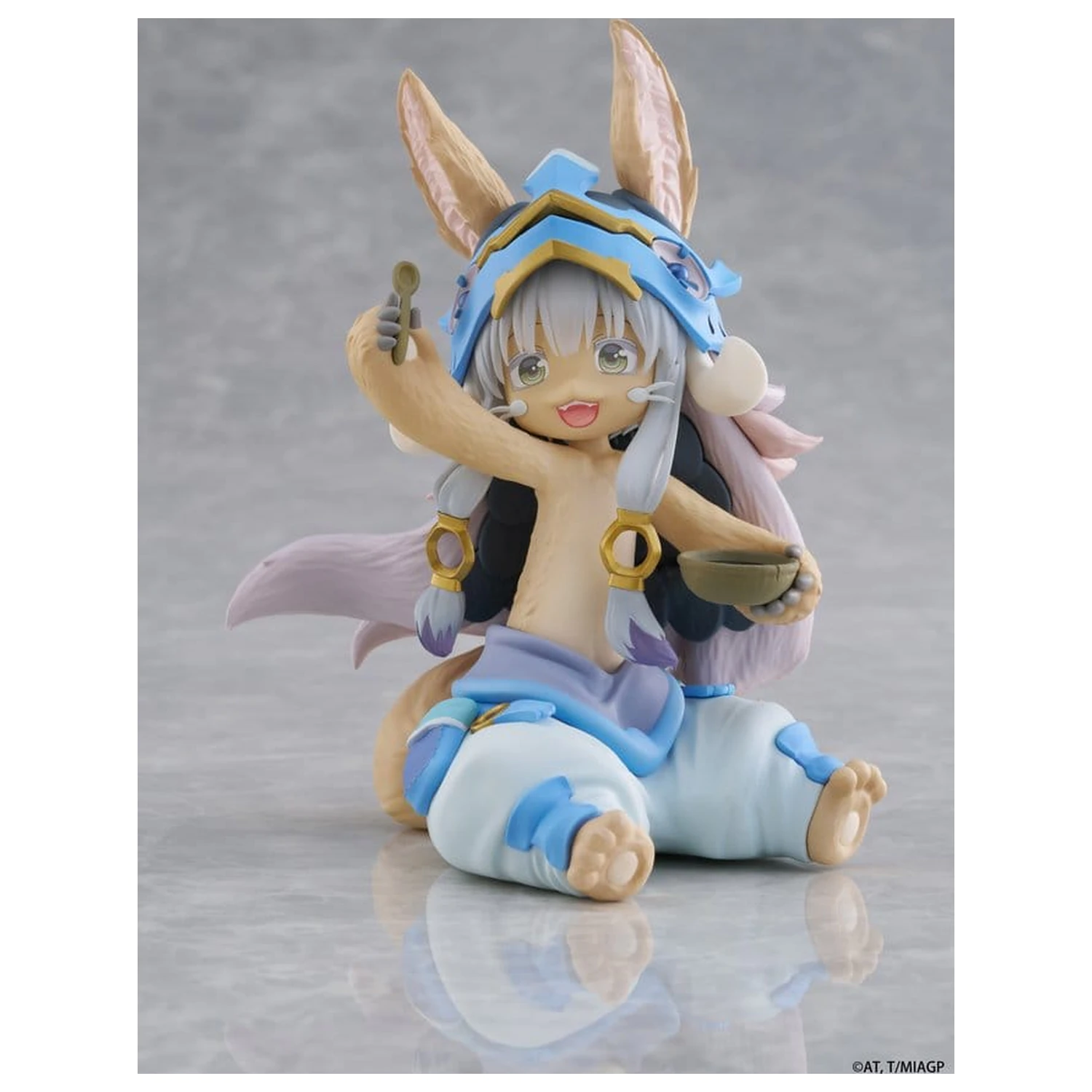 Made in Abyss Desktop Cute Nanachi (Mealtime ver.) PVC figura 13 cm termékfotó