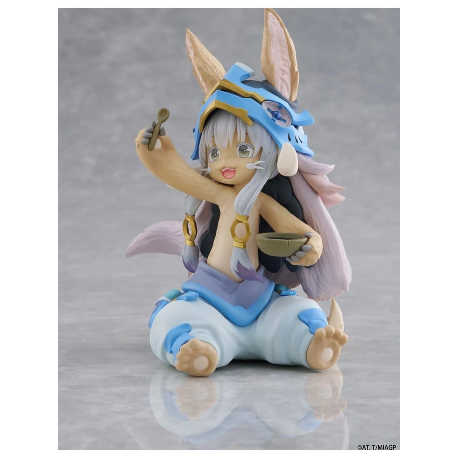 Made in Abyss Desktop Cute Nanachi (Mealtime ver.) PVC figura 13 cm termékfotó
