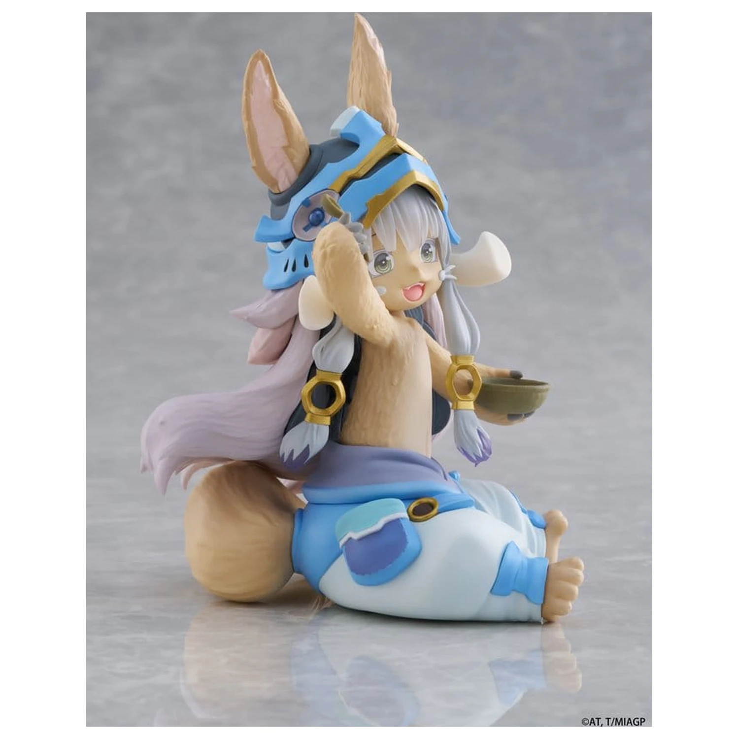Made in Abyss Desktop Cute Nanachi (Mealtime ver.) PVC figura 13 cm termékfotó