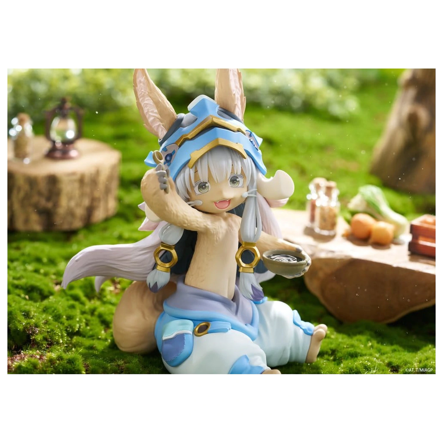 Made in Abyss Desktop Cute Nanachi (Mealtime ver.) PVC figura 13 cm termékfotó