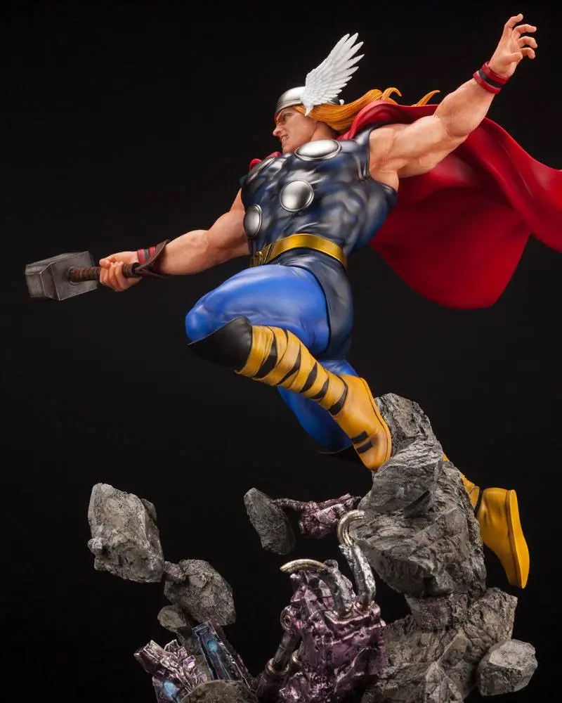 Marvel Avengers Fine Art 1/6 Thor szobor figura 44 cm termékfotó