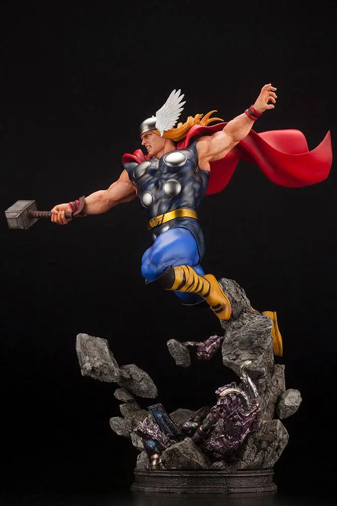 Marvel Avengers Fine Art 1/6 Thor szobor figura 44 cm termékfotó