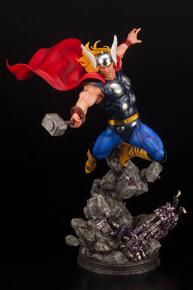 Marvel Avengers Fine Art 1/6 Thor szobor figura 44 cm termékfotó