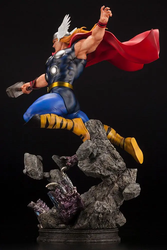 Marvel Avengers Fine Art 1/6 Thor szobor figura 44 cm termékfotó