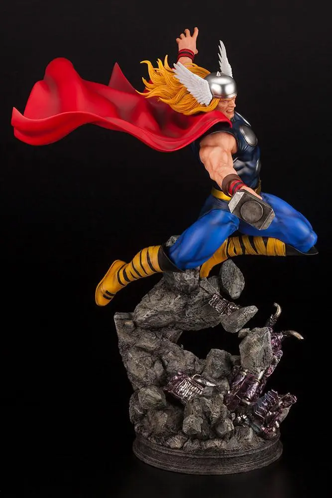 Marvel Avengers Fine Art 1/6 Thor szobor figura 44 cm termékfotó