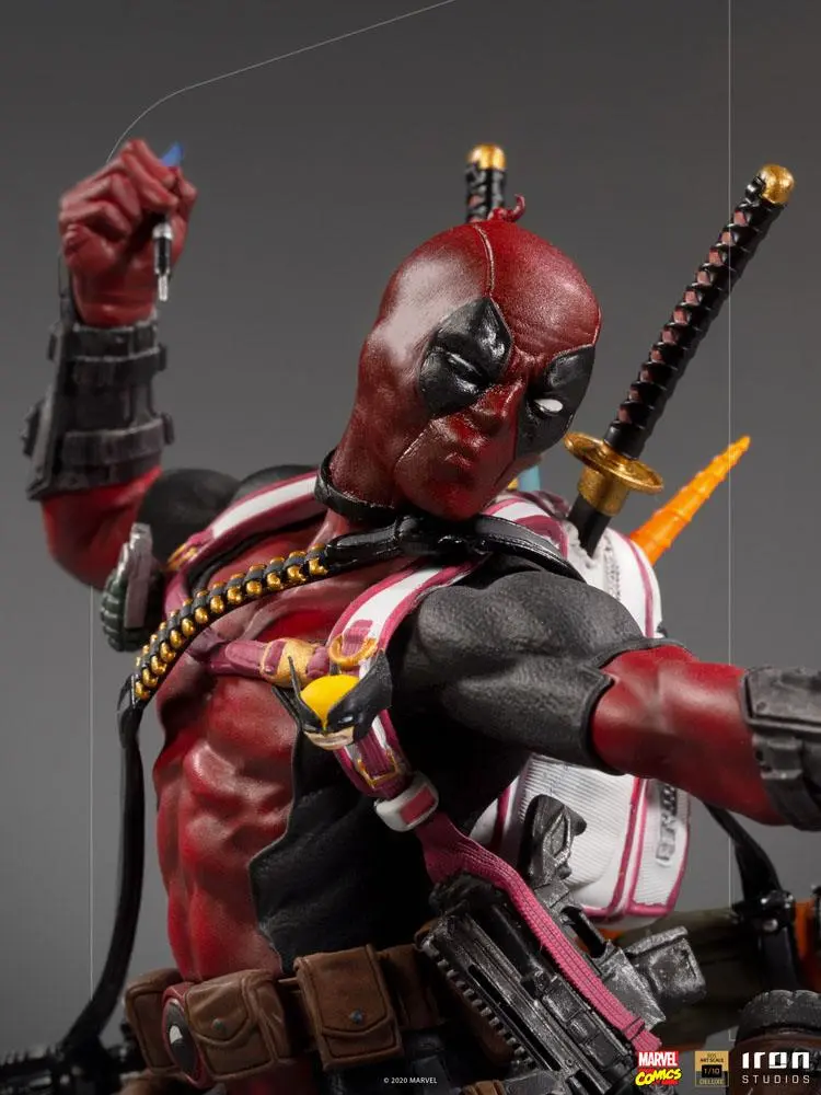 Marvel Comics Deluxe BDS Art Scale 1/10 Deadpool szobor figura 24 cm termékfotó