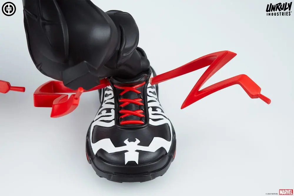 Marvel Designer Series Venom by Tracy Tubera Vinyl szobor figura 23 cm termékfotó