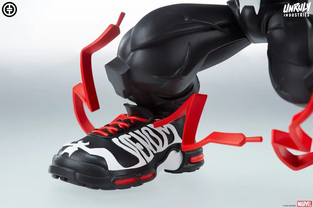 Marvel Designer Series Venom by Tracy Tubera Vinyl szobor figura 23 cm termékfotó