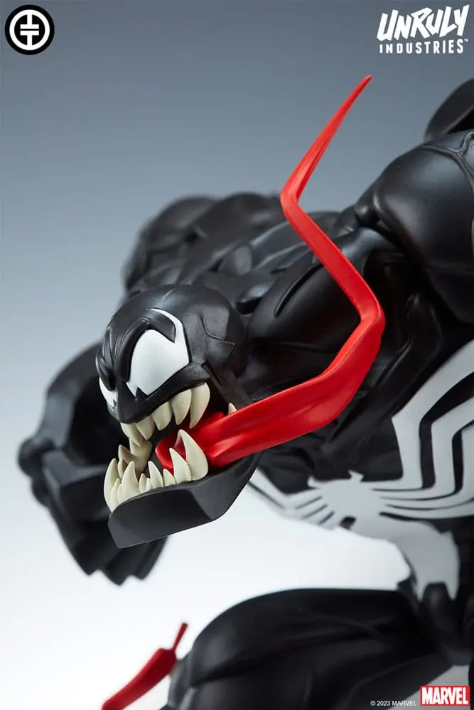 Marvel Designer Series Venom by Tracy Tubera Vinyl szobor figura 23 cm termékfotó