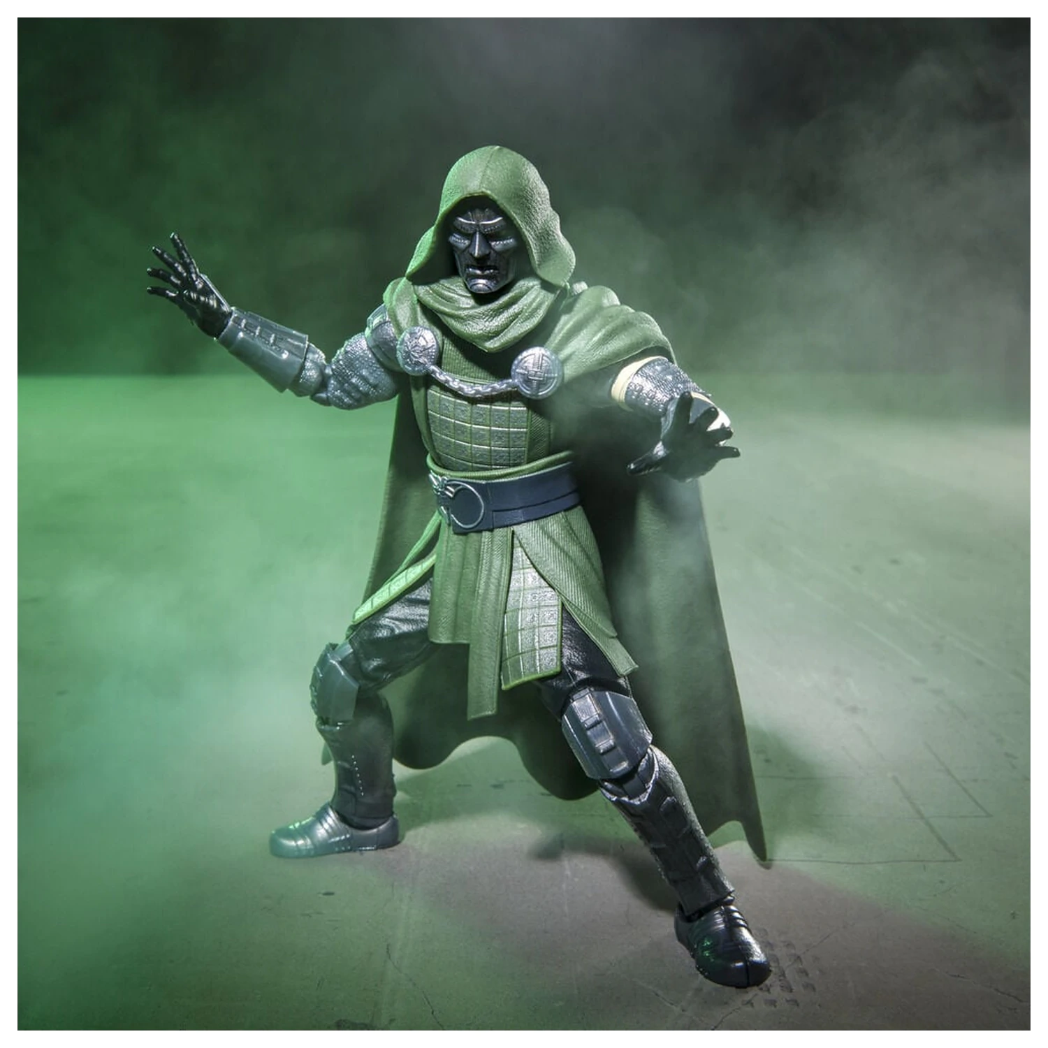 Marvel Legends Series Avengers Doomsday Doctor Doom figura 15cm termékfotó