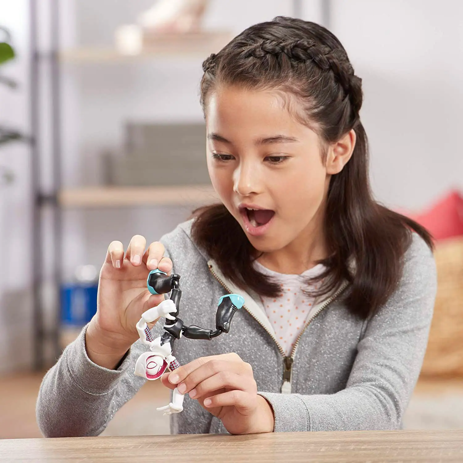 Marvel Pókember Ghost Spider Bend and Flex figura 15cm termékfotó