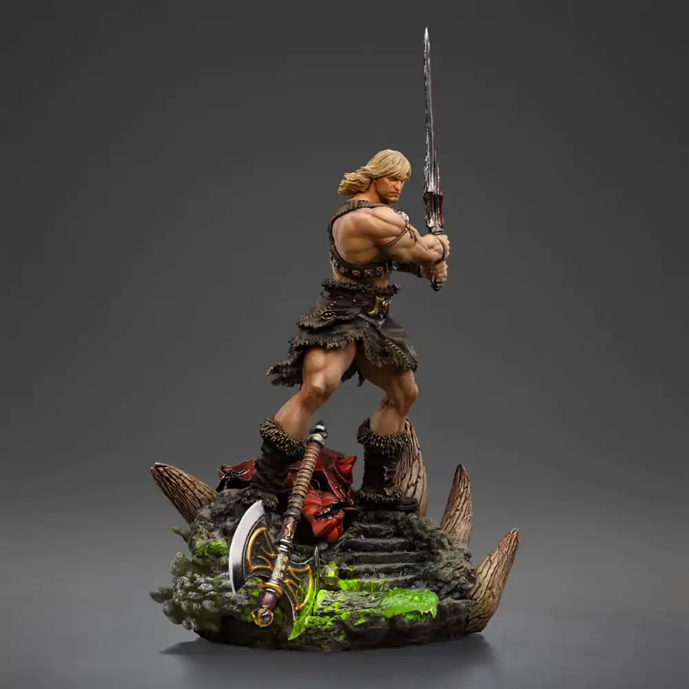 Masters of the Universe Deluxe Art Scale 1/10 He-Man Unleashed szobor figura 34 cm termékfotó