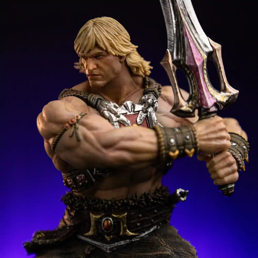 Masters of the Universe Deluxe Art Scale 1/10 He-Man Unleashed szobor figura 34 cm termékfotó