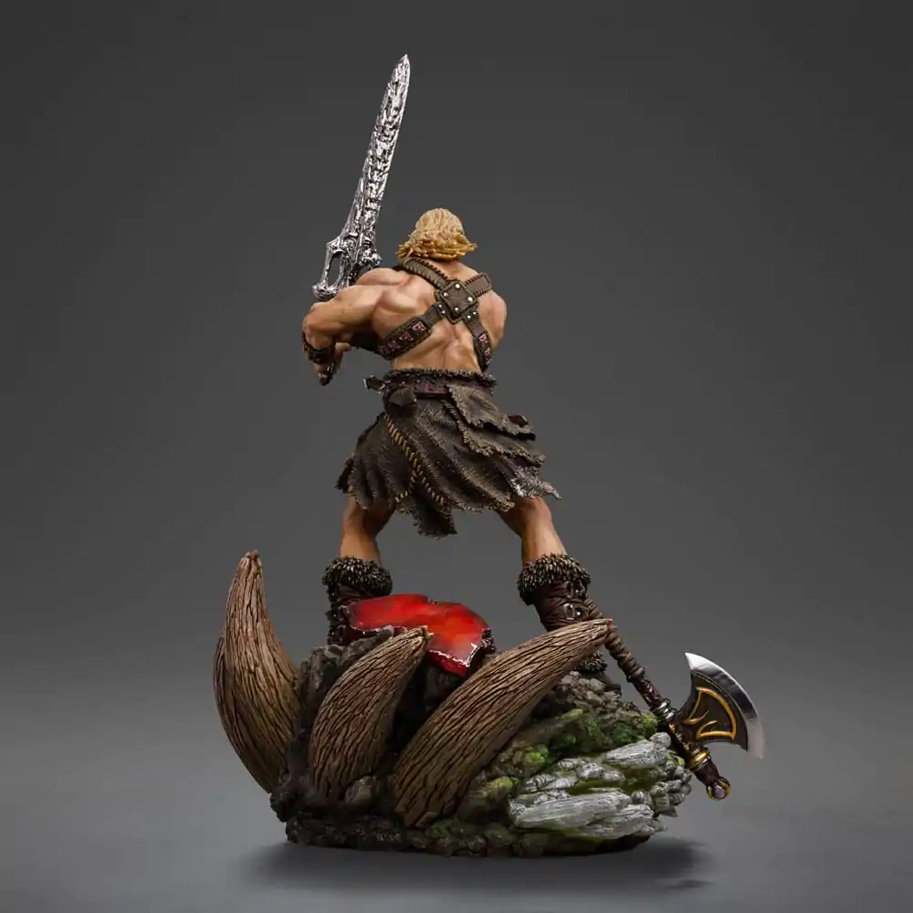 Masters of the Universe Deluxe Art Scale 1/10 He-Man Unleashed szobor figura 34 cm termékfotó