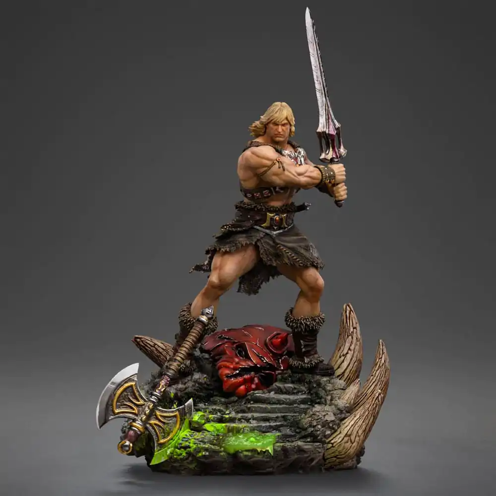 Masters of the Universe Deluxe Art Scale 1/10 He-Man Unleashed szobor figura 34 cm termékfotó