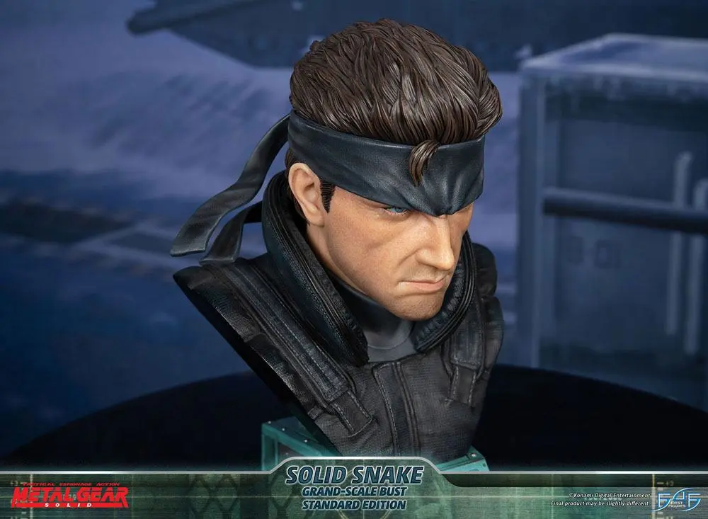 Metal Gear Solid Grand Scale Solid Snake mellszobor figura 31 cm termékfotó
