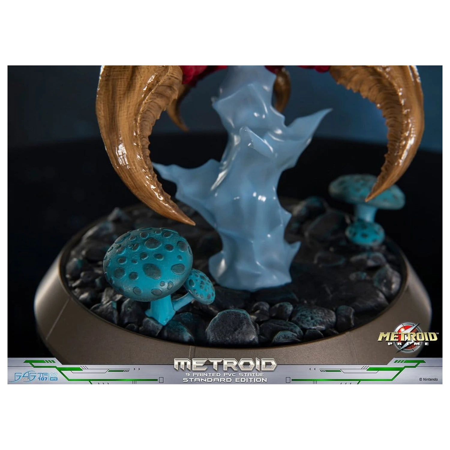 Metroid Prime PVC figura Metroid (Standard) (Glow in the Dark) 21 cm termékfotó