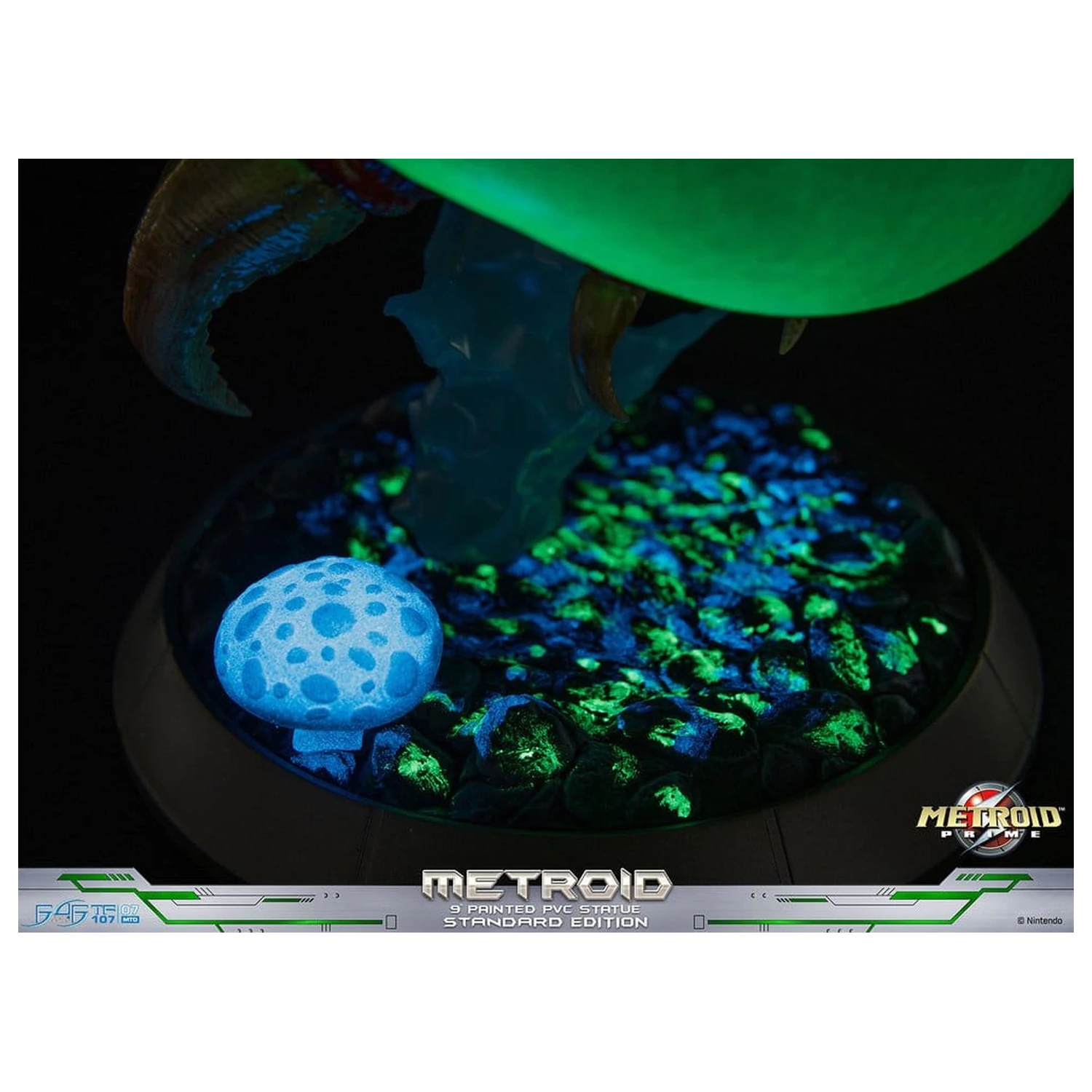 Metroid Prime PVC figura Metroid (Standard) (Glow in the Dark) 21 cm termékfotó