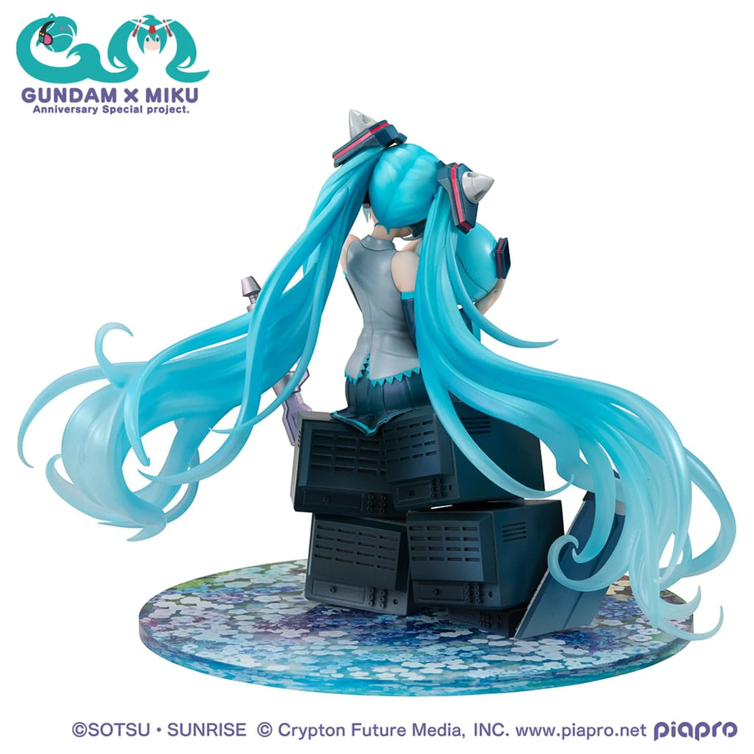 Mobile Suit Gundam x Hatsune Miku Lucrea Hatsune Miku x OO Gundam 45th Anniversary PVC szobor figura 17 cm     termékfotó