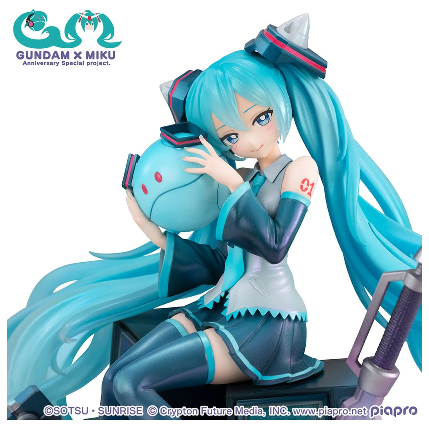 Mobile Suit Gundam x Hatsune Miku Lucrea Hatsune Miku x OO Gundam 45th Anniversary PVC szobor figura 17 cm     termékfotó