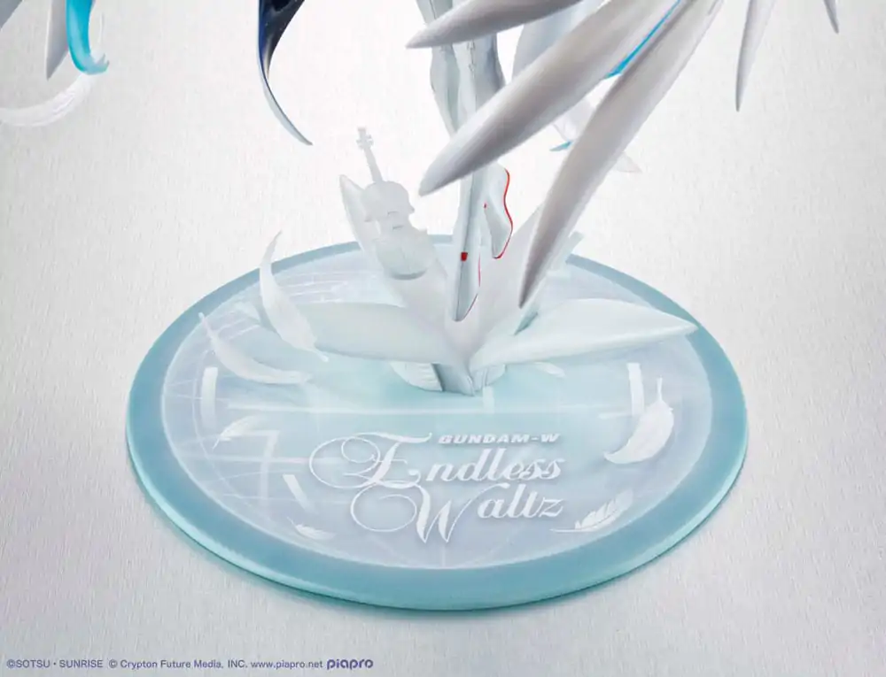 Mobile Suit Gundam x Hatsune Miku Lucrea Hatsune Miku x Wing Gundam Zero EW 45th Anniversary PVC szobor figura 27 cm     termékfotó