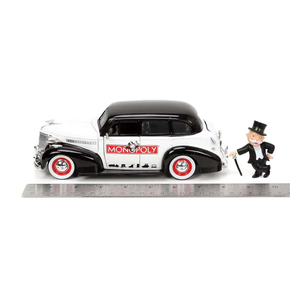 Monopoly Hollywood Rides Diecast Model 1/24 1939 Chevrolet Master Deluxe és Monopoly figura termékfotó