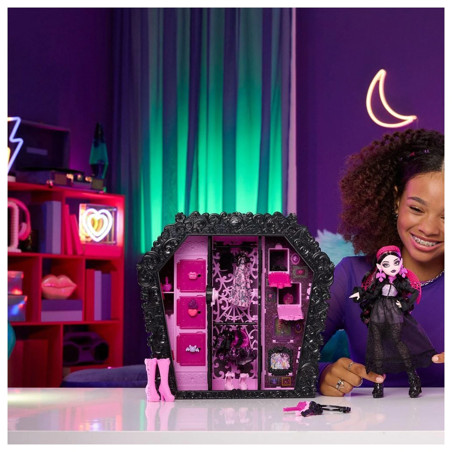 Monster High Ultimate Skulltimate Draculaura doll and wardrobe játék baba termékfotó