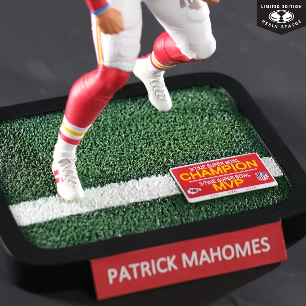 NFL Kansas City Chiefs szobor figura szobor figura 1/6 Patrick Mahomes 30 cm termékfotó