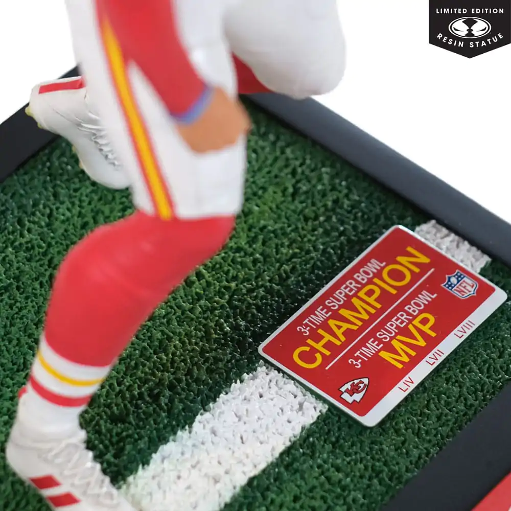 NFL Kansas City Chiefs szobor figura szobor figura 1/6 Patrick Mahomes 30 cm termékfotó