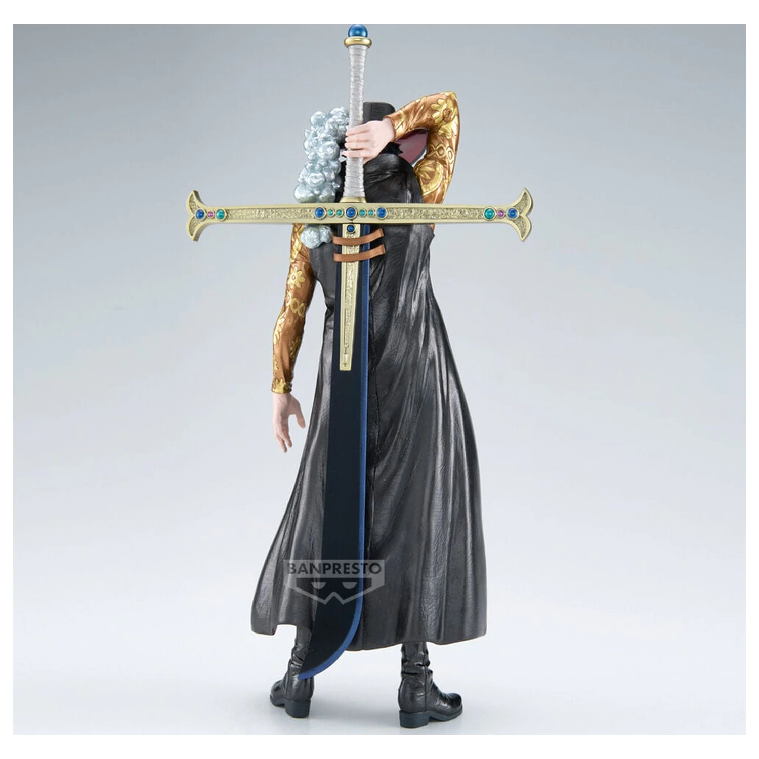 One Piece The Anime Dracule Mihawk figura 34cm termékfotó