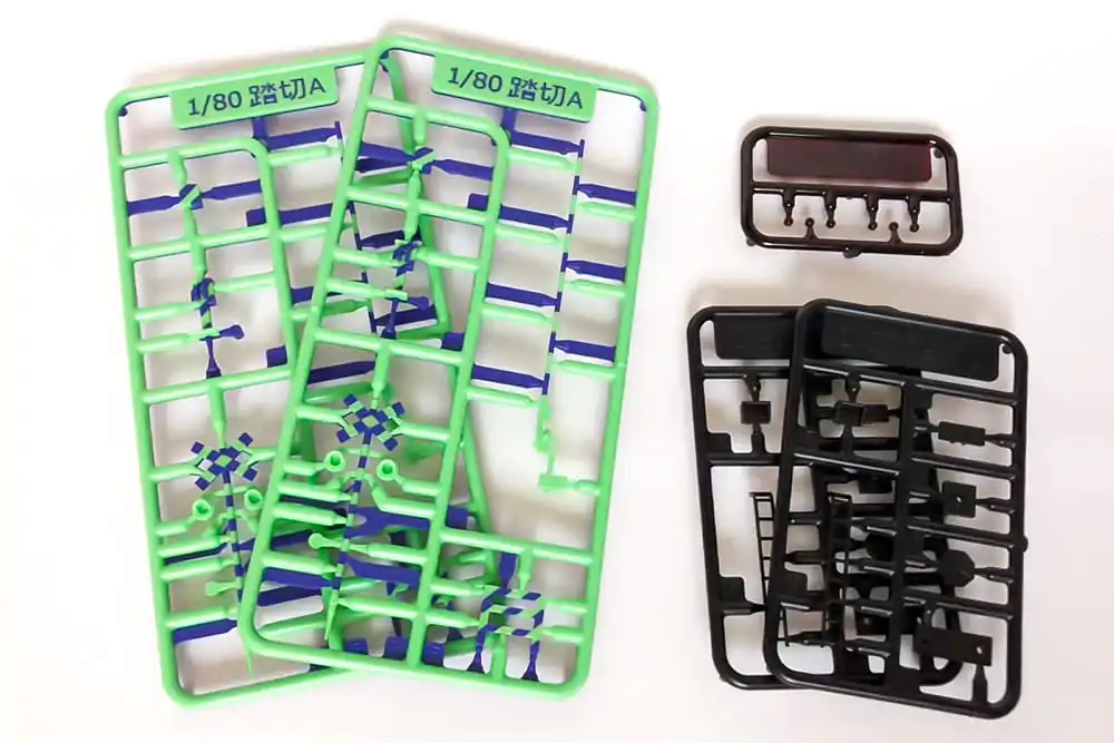 Original Character 1/80 1/80 Railway Crossing (Green×Blue) Műanyag modell készlet 5 cm termékfotó