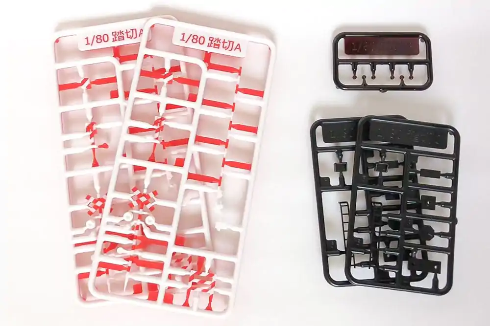 Original Character 1/80 1/80 Railway Crossing (Red×White) Műanyag modell készlet 5 cm termékfotó